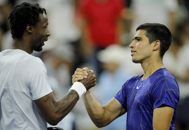 Mandatory Credit: Photo by Ella Ling Shutterstock (12845061bp) Carlos Alcaraz of Spain shakes hands with Gael Monfils of France BNP Paribas Open, Tennis, Day 8, Indian Wells Tennis Garden, California, USA - 16 Mar 2022 BNP Paribas Open, Tennis, Day 8, Indian Wells Tennis Garden, California, USA - 16 Mar 2022  Copyright: xEllaxLing Shutterstockx 12845061bp