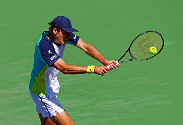 March 16, 2022 Alex De Minaur of Australia returns a shot against Taylor Fritz during the 2022 BNP Paribas Open at Indian Wells Tennis Garden in Indian Wells, California. Mandatory Photo Credit: CSM. Indian Wells United States of America - ZUMAc04_ 20220316_zaf_c04_095 Copyright: xCharlesxBausx