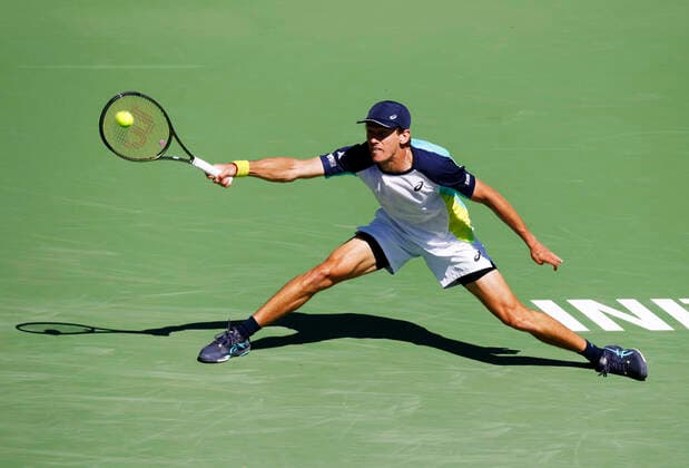 March 16, 2022 Alex De Minaur of Australia returns a shot against Taylor Fritz during the 2022 BNP Paribas Open at Indian Wells Tennis Garden in Indian Wells, California. Mandatory Photo Credit: CSM. Indian Wells United States of America - ZUMAc04_ 20220316_zaf_c04_096 Copyright: xCharlesxBausx