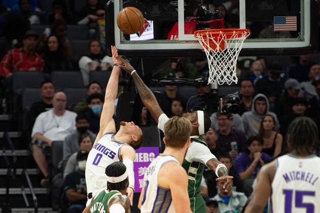 March 16, 2022, Sacramento, CA, USA: Sacramento Kings guard Donte DiVincenzo (0) shot is blocked by Milwaukee Bucks center Bobby Portis (9) during a game at the Golden 1 Center in Sacramento, Wednesday, March 16, 2022. Sacramento USA - ZUMAj89_ 20220316_zaf_j89_009 Copyright: xPaulxKitagakixJr.x