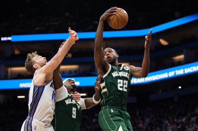 Basketball, NBA, Sacramento Kings - Milwaukee Bucks