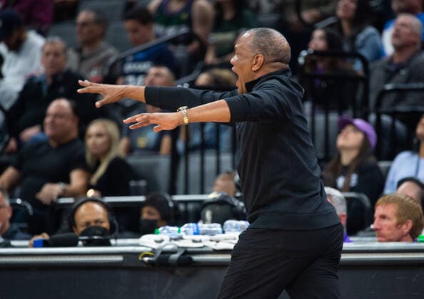 March 16, 2022, Sacramento, CA, USA: Sacramento Kings interim coach Alvin Gentry reacts after penalty during a game at the Golden 1 Center in Sacramento, Wednesday, March 16, 2022. Sacramento USA - ZUMAj89_ 20220316_zaf_j89_025 Copyright: xPaulxKitagakixJr.x