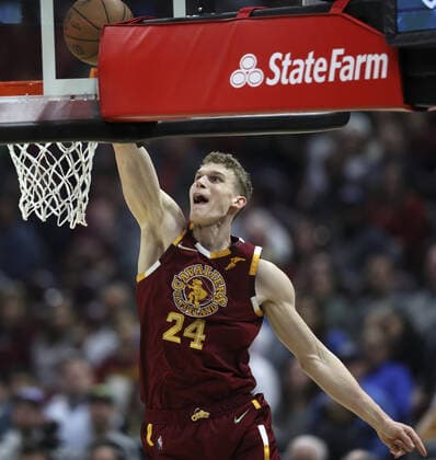 Cleveland Cavaliers Lauri Markkanen (24) dunks against the Philadelphia 76ers at Rocket Mortgage Field House in Cleveland, Ohio on Wednesday, March 16, 2022.  CLE20220316114 AARONxJOSEFCZYK