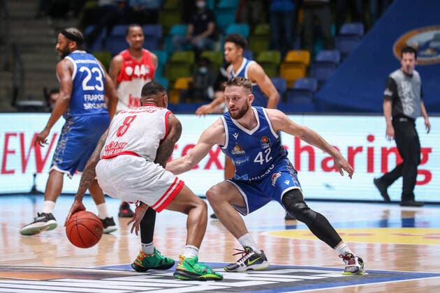 Callison Charles, s Oliver Wuerzburg , Ponitka Marcel, Fraport Skyliners, 42 , , GER,Basketball, BBL, Fraport Skyliners vs Niners Chemnitz,27 12 2021, Frankfurt Copyright: xEibner-Pressefoto UlrichxScherbax EP_usm