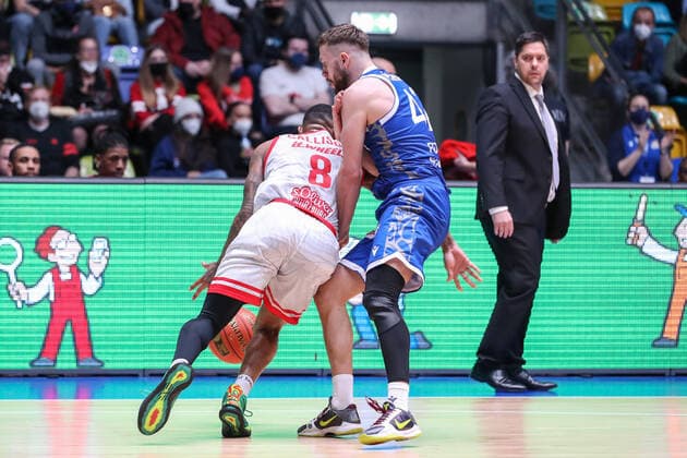 Callison Charles, s Oliver Wuerzburg , Ponitka Marcel, Fraport Skyliners, 42 , , GER,Basketball, BBL, Fraport Skyliners vs Niners Chemnitz,27 12 2021, Frankfurt Copyright: xEibner-Pressefoto UlrichxScherbax EP_usm