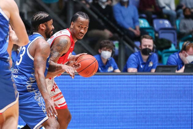 Robertson Quantez, Fraport Skyliners, 23 ,Buford William, s Oliver Wuerzburg , , GER,Basketball, BBL, Fraport Skyliners vs Niners Chemnitz,27 12 2021, Frankfurt Copyright: xEibner-Pressefoto UlrichxScherbax EP_usm
