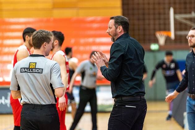 Steven Esterkamp Uni Baskets Paderborn, head coach can be proud of his team after the victory GER, Uni Baskets Paderborn vs Medipolis SC Jena, basketball, 2 Bundesliga ProA, season 2021 2022, 23 match day, 16 03 2022 Uni Baskets Paderborn vs Medipolis SC Jena, basketball, 2 Bundesliga ProA, season 2021 2022, 23 match day, 16 03 2022 Paderborn Copyright: xEibner-Pressefoto BahhoxKarax EP_BKA