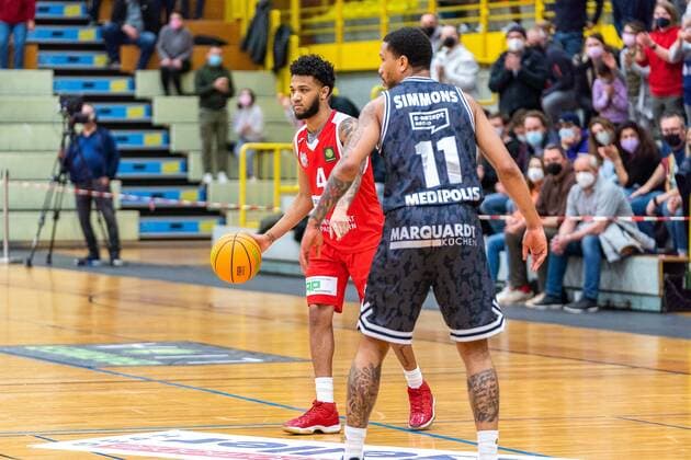 Jordan Livingston Barnes Uni Baskets Paderborn, 4 was second best scorer of Paderborn with 18 points Here against Rayshawn Simmons Medipolis SC Jena, 11 GER, Uni Baskets Paderborn vs Medipolis SC Jena, Basketball, 2 Bundesliga ProA, Spielzeit 2021 2022, 23 Spieltag, 16 03 2022 Uni Baskets Paderborn vs Medipolis SC Jena, Basketball, 2 Bundesliga ProA, Spielzeit 2021 2022, 23 Spieltag, 16 03 2022 Paderborn Copyright: xEibner-Pressefoto BahhoxKarax EP_BKA