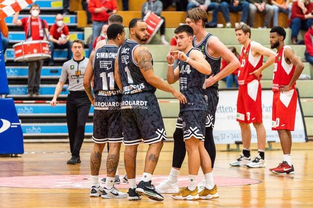 DaVontà Lacy Medipolis SC Jena, 1 Vuk Radojicic Medipolis SC Jena, 44 Rayshawn Simmons Medipolis SC Jena, 11 GER, Uni Baskets Paderborn vs Medipolis SC Jena, basketball, 2 Bundesliga ProA, season 2021 2022, 23 match day, 16 03 2022 Uni Baskets Paderborn vs Medipolis SC Jena, basketball, 2 Bundesliga ProA, season 2021 2022, 23 match day, 16 03 2022 Paderborn Copyright: xEibner-Pressefoto BahhoxKarax EP_BKA
