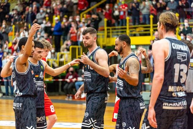 Julius Wolf Medipolis SC Jena, 10 Vuk Radojicic Medipolis SC Jena, 44 Rayshawn Simmons Medipolis SC Jena, 11 DaVontà Lacy Medipolis SC Jena, 1 Clint Chapman Medipolis SC Jena, 13 GER, Uni Baskets Paderborn vs Medipolis SC Jena, Basketball, 2 Bundesliga ProA, season 2021 2022, 23 match day, 16 03 2022 Uni Baskets Paderborn vs Medipolis SC Jena, Basketball, 2 Bundesliga ProA, season 2021 2022, 23 match day, 16 03 2022 Paderborn Copyright: xEibner-Pressefoto BahhoxKarax EP_BKA