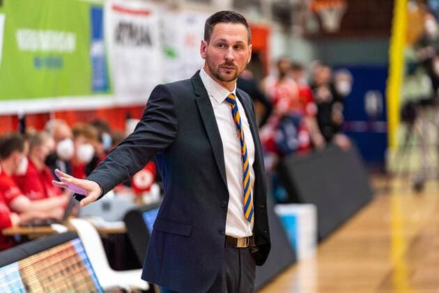 Domenik Reinboth Medipolis SC Jena, head coach is served after the defeat GER, Uni Baskets Paderborn vs Medipolis SC Jena, basketball, 2 Bundesliga ProA, season 2021 2022, 23 match day, 16 03 2022 Uni Baskets Paderborn vs Medipolis SC Jena, basketball, 2 Bundesliga ProA, season 2021 2022, 23 match day, 16 03 2022 Paderborn Copyright: xEibner-Pressefoto BahhoxKarax EP_BKA