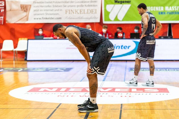 DaVontà Lacy Medipolis SC Jena, 1 Rayshawn Simmons Medipolis SC Jena, 11 dejected after defeat in Paderborn GER, Uni Baskets Paderborn vs Medipolis SC Jena, basketball, 2 Bundesliga ProA, season 2021 2022, 23 match day, 16 03 2022 Uni Baskets Paderborn vs Medipolis SC Jena, basketball, 2 Bundesliga ProA, season 2021 2022, 23 match day, 16 03 2022 Paderborn Copyright: xEibner-Pressefoto BahhoxKarax EP_BKA