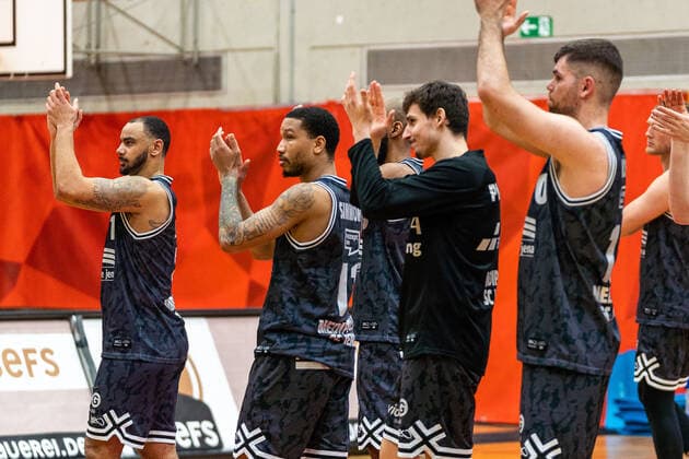 DaVontà Lacy Medipolis SC Jena, 1 Rayshawn Simmons Medipolis SC Jena, 11 Julius Wolf Medipolis SC Jena, 10 GER, Uni Baskets Paderborn vs Medipolis SC Jena, basketball, 2 Bundesliga ProA, season 2021 2022, 23 match day, 16 03 2022 Uni Baskets Paderborn vs Medipolis SC Jena, basketball, 2 Bundesliga ProA, season 2021 2022, 23 match day, 16 03 2022 Paderborn Copyright: xEibner-Pressefoto BahhoxKarax EP_BKA