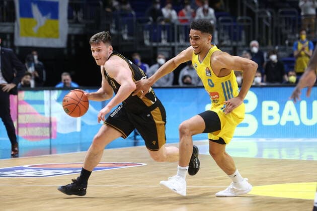 DEU, easyCredit BBL, ALBA vs Braunschweig, 16 03 2022, Mercedes Benz Arena, Berlin, DEU, easyCredit BBL, ALBA vs Braunschweig, in picture Maodo Lo ALBA Berlin 0 , Ondrej Sehnal Braunschweig 19 nordphotoxGmbHx xEngler nph00076