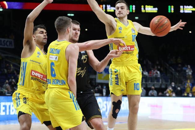 DEU, easyCredit BBL, ALBA vs Braunschweig, 16 03 2022, Mercedes Benz Arena, Berlin, DEU, easyCredit BBL, ALBA vs Braunschweig, in picture Oscar da Silva ALBA Berlin 1 , Luke Sikma ALBA Berlin 43 , Malte Delow ALBA Berlin 6 , Martin Peterka Braunschweig 15 nordphotoxGmbHx xEngler nph00076