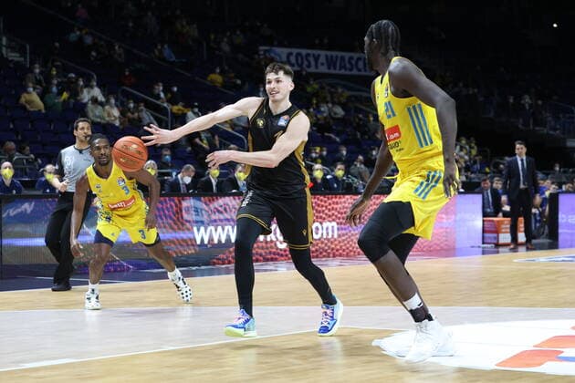 DEU, easyCredit BBL, ALBA vs Braunschweig, 16 03 2022, Mercedes Benz Arena, Berlin, DEU, easyCredit BBL, ALBA vs Braunschweig, in picture Jaleen Smith ALBA Berlin 3 , Christ Koumadje ALBA Berlin 21 , David Kraemer Braunschweig 1 nordphotoxGmbHx xEngler nph00076