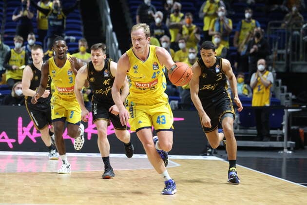 DEU, easyCredit BBL, ALBA vs Braunschweig, 16 03 2022, Mercedes Benz Arena, Berlin, DEU, easyCredit BBL, ALBA vs Braunschweig, in picture Luke Sikma ALBA Berlin 43 , Jaleen Smith ALBA Berlin 3 , Nicholas Tischler Braunschweig 3 , Ondrej Sehnal Braunschweig 19 nordphotoxGmbHx xEngler nph00076