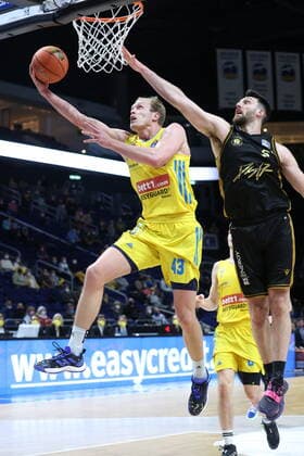 DEU, easyCredit BBL, ALBA vs Braunschweig, 16 03 2022, Mercedes Benz Arena, Berlin, DEU, easyCredit BBL, ALBA vs Braunschweig, in picture Luke Sikma ALBA Berlin 43 , Owen Klassen Braunschweig 5 nordphotoxGmbHx xEngler nph00076