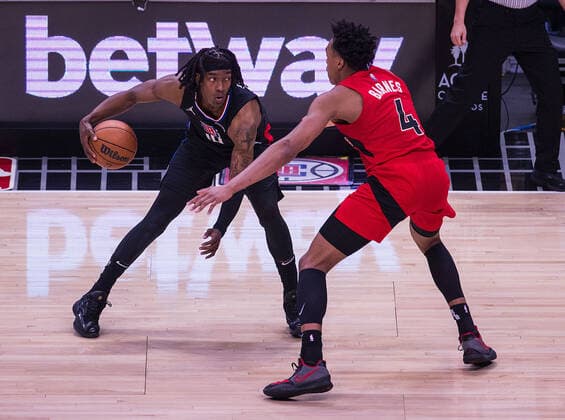 March 16, 2022, Los Angeles, California, USA: Terance Mann 14 of the Los Angeles Clippers takes possession of the ball as Scottie Barnes 4 of the Toronto Raptors defends during their NBA, Basketball Herren, USA game on Wednesday March 16, 2022 at the Crypto.com Arena in Los Angeles, California. Clippers lose to Raptors, 100-103. ARIANA RUIZ PI Los Angeles USA - ZUMAp124 20220316_zaa_p124_025 Copyright: xArianaxRuizx