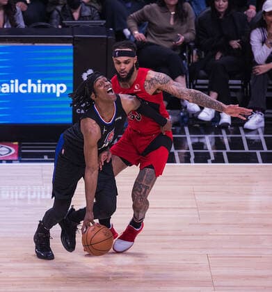 March 16, 2022, Los Angeles, California, USA: Terance Mann 14 of the Los Angeles Clippers attempts to run past Gary Trent Jr. 33 of the Toronto Raptors during their NBA, Basketball Herren, USA game on Wednesday March 16, 2022 at the Crypto.com Arena in Los Angeles, California. Clippers lose to Raptors, 100-103. ARIANA RUIZ PI Los Angeles USA - ZUMAp124 20220316_zaa_p124_026 Copyright: xArianaxRuizx
