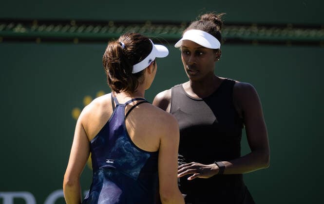 March 16, 2022, INDIAN WELS, CALIFORNIA, UNITED STATES: Asia Muhammad of the United States & Ena Shibahara of Japan playing doubles at the 2022 BNP Paribas Open WTA, Tennis Damen 1000 tennis tournament INDIAN WELS UNITED STATES - ZUMAa181 20220316_zaa_a181_006 Copyright: xRobxPrangex