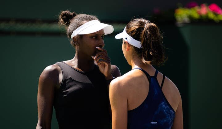 March 16, 2022, INDIAN WELS, CALIFORNIA, UNITED STATES: Asia Muhammad of the United States & Ena Shibahara of Japan playing doubles at the 2022 BNP Paribas Open WTA, Tennis Damen 1000 tennis tournament INDIAN WELS UNITED STATES - ZUMAa181 20220316_zaa_a181_012 Copyright: xRobxPrangex