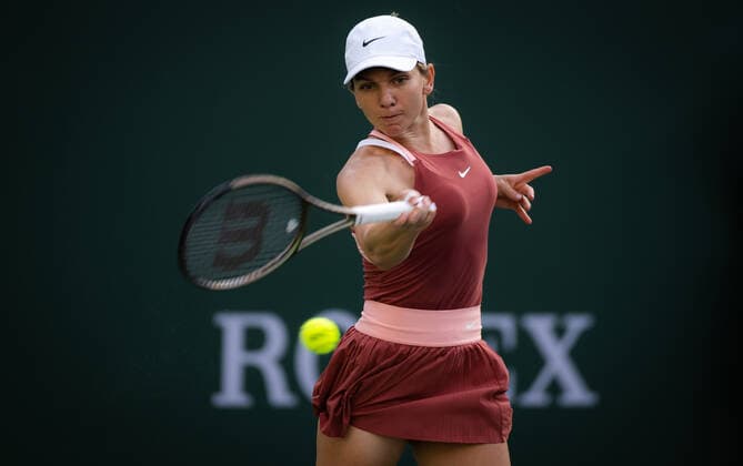 March 16, 2022, INDIAN WELS, CALIFORNIA, UNITED STATES: Simona Halep of Romania in action during the quarter-final of the 2022 BNP Paribas Open WTA, Tennis Damen 1000 tennis tournament against Petra Martic of Croatia INDIAN WELS UNITED STATES - ZUMAa181 20220316_zaa_a181_033 Copyright: xRobxPrangex