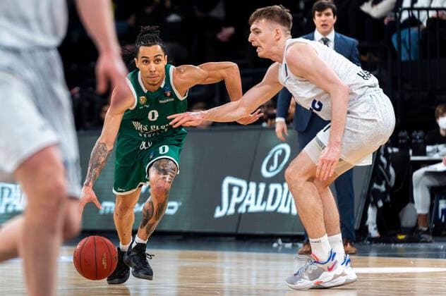 Travis Trice Slask Wroclaw 0 vs Justus Hollatz Hamburg Towers 21 Hamburg Towers vs Slask Wroclaw, basketball, Eurocup, group stage, matchday 15, season 2021 2022, 16 03 2022 Marcel von Fehrn Hamburg Towers vs Slask Wroclaw, basketball, Eurocup, group stage, matchday 15, season 2021 2022, 16 03 2022 Hamburg Copyright: xEibnerxPressefoto MarcelxvonxFehrnx EP_MFN