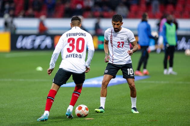 17 03 2022, Football, 2021 2022 season, UEFA Europa League, Round of 16, second leg, Round 2 2, Bayer Leverkusen Atalanta Bergamo, Kerem Demirbay Bayer 04 Leverkusen wears a T shirt with the back number of the injured Florian Wirtz Bayer 04 Leverkusen , Photo Dennis Ewert RHR PHOTO xRHR PHOTO DEx