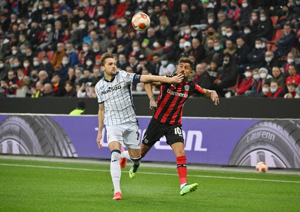Kerem Demirbay Bayer Leverkusen , r , against Rafael Toloi Atalanta Bergamo 17 03 2022, Football GER, UEFA Europa League 2021 22, Round of 16, Bayer 04 Leverkusen Atalanta Bergamo, Photo Maik Hölter TEAM2sportphoto Leverkusen Nordrhein Westfalen Germany Team2