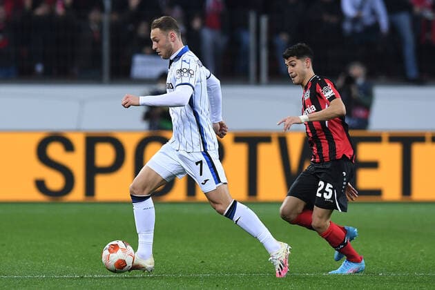 Soccer Europa League Round of 16 Bayer 04 Leverkusen Atalanta Bergamo on 17 03 2022 at the BayArena in Leverkusen Teun Koopmeiners Bergamo , left Exequiel Palacios Leverkusen , right xRx
