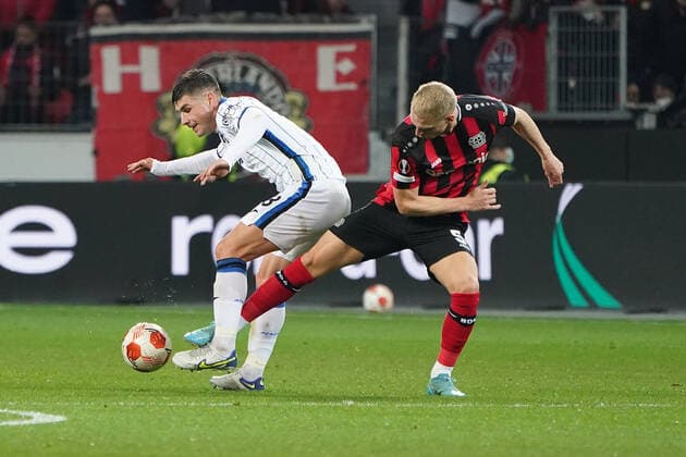 GER, UEFA EL Bayer 04 Leverkusen GER vs Atalanta Bergamo ITA 17 03 2022, BayArena, Leverkusen, Europalegue, group phase, Matchday 5, GER, UEFA EL Bayer 04 Leverkusen GER vs Atalanta Bergamo ITA , in picture Ruslan Malinovskyi Bergamo 18 , in duel against Mitchel Bakker Leverkusen 5 , nordphotoxGmBHx xMeuter nph00351