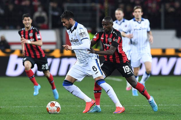 Soccer Europa League Round of 16 Bayer 04 Leverkusen Atalanta Bergamo on 17 03 2022 at the BayArena in Leverkusen Jose Luis Palomino Bergamo , left Moussa Diaby Leverkusen , right xRx