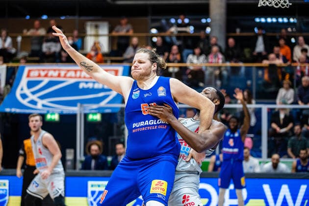 BB 1BL Syntainics MBC JobStairs Giessen 46er John Bryant Syntainics MBC in duel with Jalon Demarco Miller 46er during the match season 2021 2022 men in the EasyCredit Bundesliga between Syntainics MBC and JobStairs Giessen 46er at Stadthalle Weissenfels on 17 March 2022 in Weissenfels, Saxony Anhalt, Germany