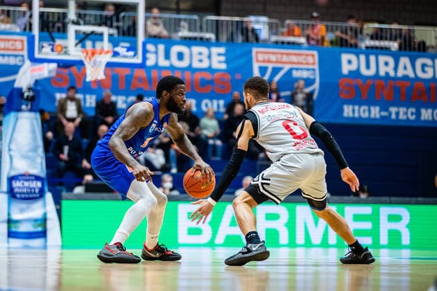 BB 1BL Syntainics MBC JobStairs Giessen 46er AJ English Syntainics MBC and Kendale Deshawn Mccullum 46er during the match Season 2021 2022 Men in the EasyCredit Bundesliga between Syntainics MBC and JobStairs Giessen 46er at Stadthalle Weissenfels on 17 March 2022 in Weissenfels, Sachsen Anhalt, Germany