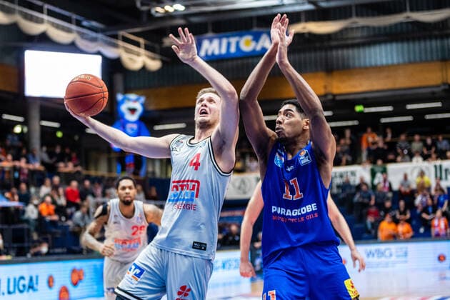 BB 1BL Syntainics MBC JobStairs Giessen 46er Bjarne Kraushaar 46er and Kostja Mushidi Syntainics MBC during the match season 2021 2022 men in the EasyCredit Bundesliga between Syntainics MBC and JobStairs Giessen 46er at Stadthalle Weissenfels on 17 March 2022 in Weissenfels, Sachsen Anhalt, Germany