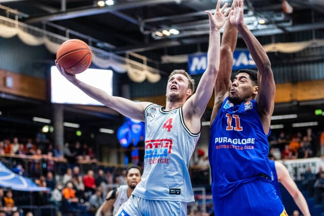 BB 1BL Syntainics MBC JobStairs Giessen 46er Bjarne Kraushaar 46er and Kostja Mushidi Syntainics MBC during the match season 2021 2022 men in the EasyCredit Bundesliga between Syntainics MBC and JobStairs Giessen 46er at Stadthalle Weissenfels on 17 March 2022 in Weissenfels, Sachsen Anhalt, Germany
