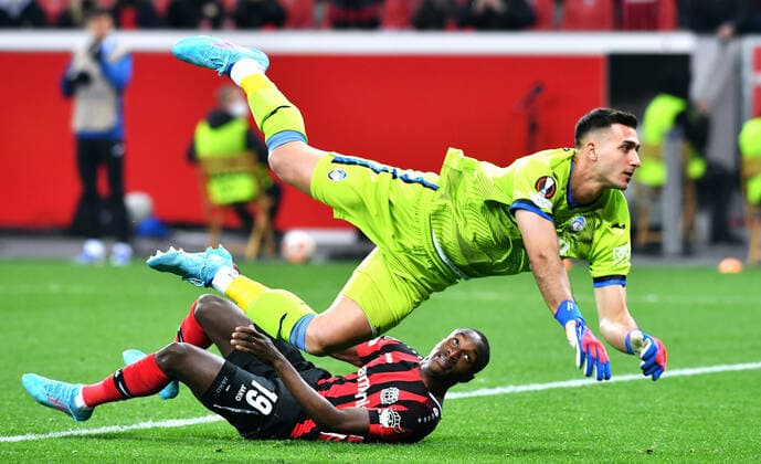 Football, UEFA Europa League, Men, Season 2021 2022, Round of 16, BayArena Leverkusen, Bayer Leverkusen red Atalanta Bergamo white Moussa Diaby LEV , Juan Musso ATB Action UEFA REGULATES PROHIBIT ANY USE OF PHOTOGRAPHS AS IMAGE SEQUENCES AND OR QUASI VIDEO