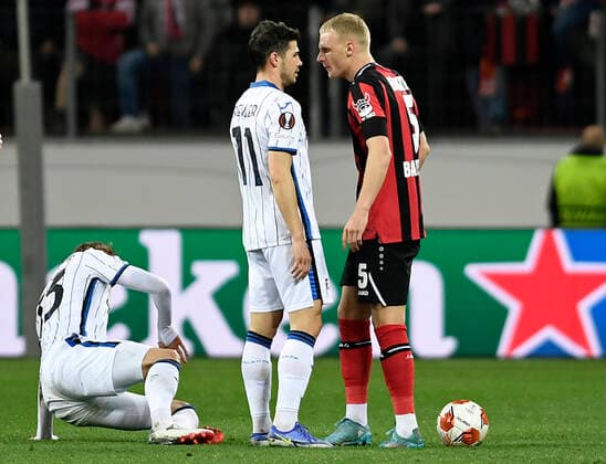 17 03 2022, Leverkusen, Germany, BayArena, Bayer 04 Leverkusen vs Atalanta Bergamo UEFA Europa League Round of 16, Remo Freuler Atalanta Bergamo and Mitchel Bakker Bayer 04 Leverkusen talks with photo Ralf Treese Leverkusen BayArena Nordrhein Westfalen Germany  521_LEVATA20220317_020 Treese-521