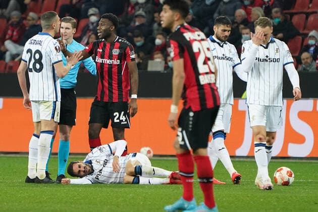 GER, UEFA EL Bayer 04 Leverkusen GER vs Atalanta Bergamo ITA 17 03 2022, BayArena, Leverkusen, Europalegue, Grouphase, Matchday 5, GER, UEFA EL Bayer 04 Leverkusen GER vs Atalanta Bergamo ITA , in picture Davide Zappacosta Bergamo 77 , injured on ground nordphotoxGmBHx xMeuter nph00351