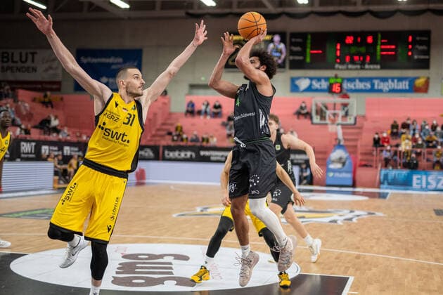 Daniel Keppeler Tigers Tuebingen, 31 , Aris Sebastian Ehingen Urspring, 04 Tigers Tuebingen vs Ehingen Urspring, 2 Basketball Bundesliga, Pro A, Barmer 2 Basketball, 22 Spieltag , Spielzeit 2021 2022, 17 03 2022 Tigers Tuebingen vs Ehingen Urspring, 2 Basketball Bundesliga, Pro A, Barmer 2 Basketball, 22 Spieltag , Spielzeit 2021 2022, 17 03 2022 Tuebingen Copyright: xSvetlanaxKohlmeierx xEibnerxPresx EP_NSR