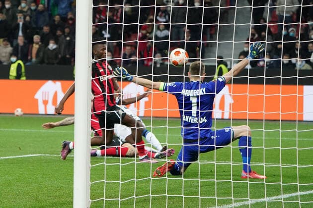 GER, UEFA EL Bayer 04 Leverkusen GER vs Atalanta Bergamo ITA 17 03 2022, BayArena, Leverkusen, Europalegue, group phase, Matchday 5, GER, UEFA EL Bayer 04 Leverkusen GER vs Atalanta Bergamo ITA , in picture Jérémie Boga Bergamo 10 , 1 0 Lukas Hradecky goalkeeper Leverkusen 1 , has no chance nordphotoxGmBHx xMeuter nph00351