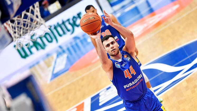 Basketball, 1 Bundesliga, season 2021 2022, catch-up game 20 matchday, SYNTAINICS MBC Mitteldeutscher Basketball Club Weissenfels vs JobStairs GIESSEN 46ers 17 03 2022 Nikola Rebic Guard MBC Weissenfels, back number 44 during free throw during game Weißenfels vs JobStairs Giessen 46ers 17 03 2022 Weißenfels Sachsen Anhalt Germany Stadthalle Weißenfels