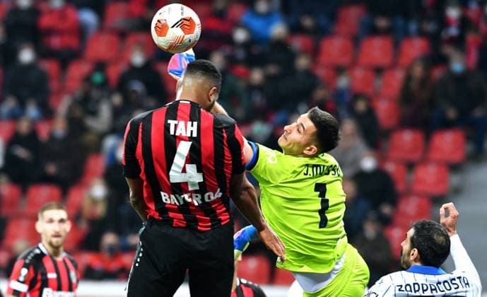 Football, UEFA Europa League, Men, Season 2021 2022, Round of 16, BayArena Leverkusen, Bayer Leverkusen red Atalanta Bergamo white 0 1 Juan Musso ATB , Jonathan Tah LEV Action UEFA REGULATES PROHIBIT ANY USE OF PHOTOGRAPHS AS IMAGE SEQUENCES AND OR QUASI VIDEO