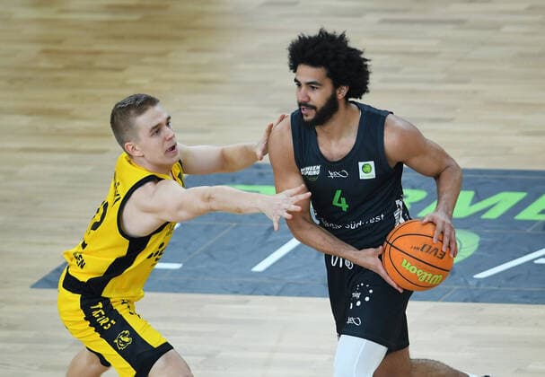 Basketball 2 Bundesliga 2020 2021 22 Game day at Paul Horn Arena Tigers Tuebingen Team Ehinge Urspring 17 03 2022 Aatu Kivimaeki li, Tigers vs Tyler Cheese r, Team Ehinge Urspring