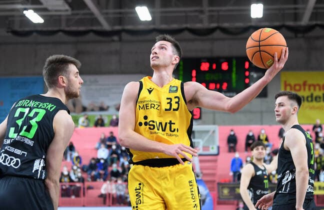 Basketball 2 Bundesliga 2020 2021 22 game day at Paul Horn Arena Tigers Tuebingen Team Ehinge Urspring 17 03 2022 Ryan Richard Mikesell center, Tigers vs Daniel Zdravevski li, Team Ehinge Urspring and Jonathan Diederich r, Team Ehinge Urspring