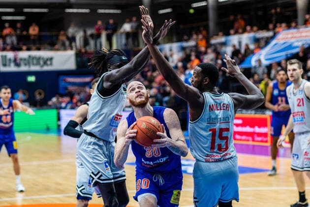 BB 1BL Syntainics MBC JobStairs Giessen 46er Reggie Upshaw Syntainics MBC , Jalon Demarco Miller 46er during the match season 2021 2022 men in the EasyCredit Bundesliga between Syntainics MBC and JobStairs Giessen 46er at Stadthalle Weissenfels on 17 March 2022 in Weissenfels, Saxony Anhalt, Germany