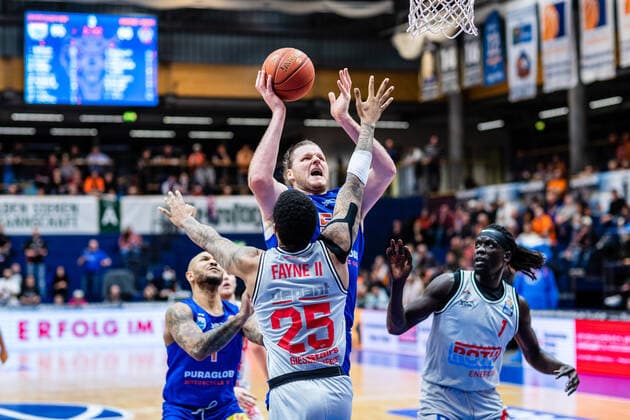 BB 1BL Syntainics MBC JobStairs Giessen 46er John Bryant Syntainics MBC , Phillip Darnell Fayne II 46er during the match season 2021 2022 men in the EasyCredit Bundesliga between Syntainics MBC and JobStairs Giessen 46er at Stadthalle Weissenfels on 17 March 2022 in Weissenfels, Sachsen Anhalt, Germany