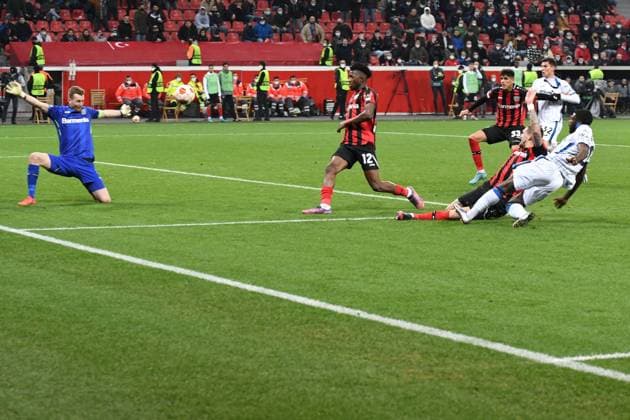 Jeremie Boga Atalanta Bergamo scores in injury time to 1 0 Goalkeeper Lukas Hradecky Bayer 04 Leverkusen is powerless 17 03 2022, Football, European League, Bayer 04 Leverkusen vs Atalanta Bergamo UEFA REGULATES PROHIBIT ANY USE OF PHOTOGRAPHS AS IMAGE SEQUENCES AND OR QUASI VIDEO 17 03 2022, Football, European League, Bayer 04 Leverkusen vs Atalanta Bergamo Leverkusen Copyright: xEibner-Pressefotox