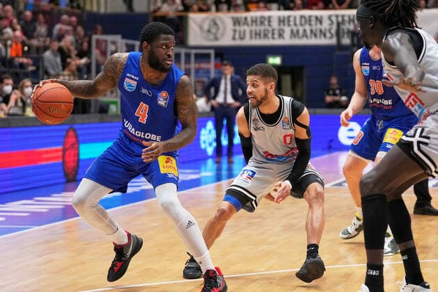 AJ English MBC, 4 , Kendale McCullum Giessen, 0 , Syntainics MBC vs JobStairs GIESSEN 46ers, Basketball Bundesliga, Maenner, 2021 2022, Nachholspiel, 20 Spieltag, 17 03 2022, Syntainics MBC vs JobStairs GIESSEN 46ers, Basketball Bundesliga, Maenner, 2021 2022, Nachholspiel, 20 Spieltag, 17 03 2022, Weissenfels Copyright: xEibner-Pressefoto EckehardxSchulzx ep_eer
